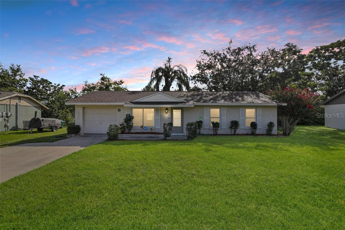923 April Hills Blvd., Lady Lake, FL 32159
