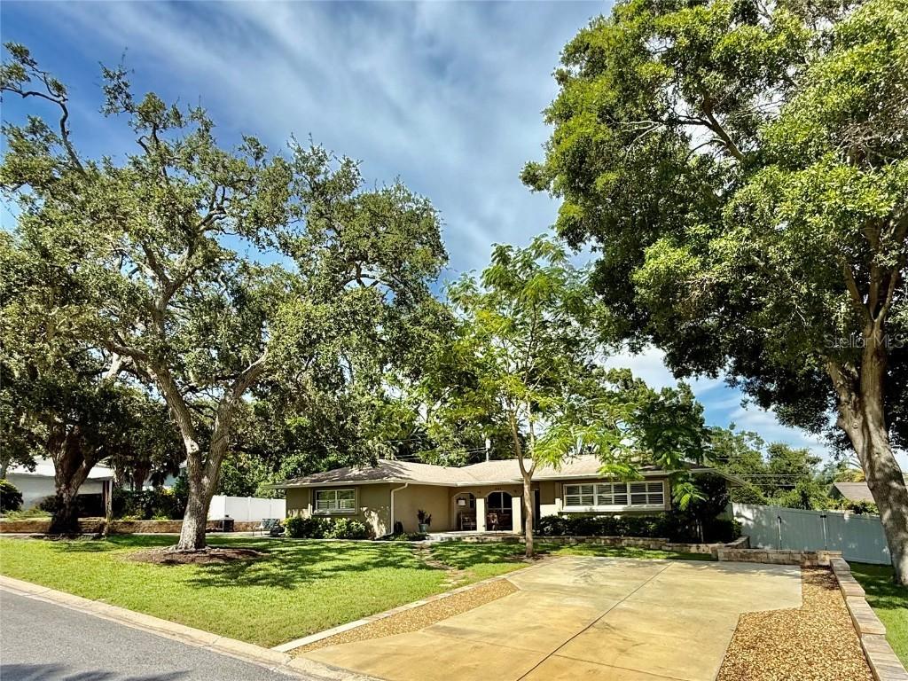 1135 Fountainhead Dr., Largo, FL 33770