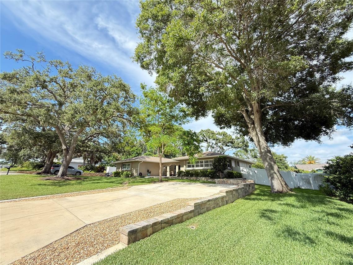 1135 Fountainhead Dr., Largo, FL 33770