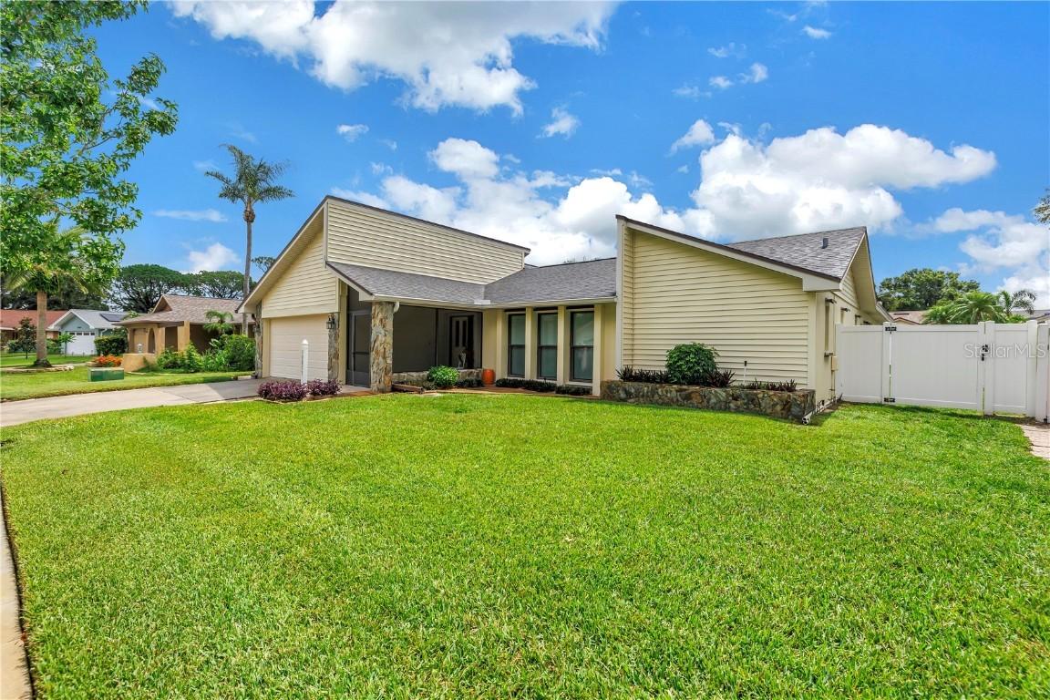 10857 97th St., Largo, FL 33773