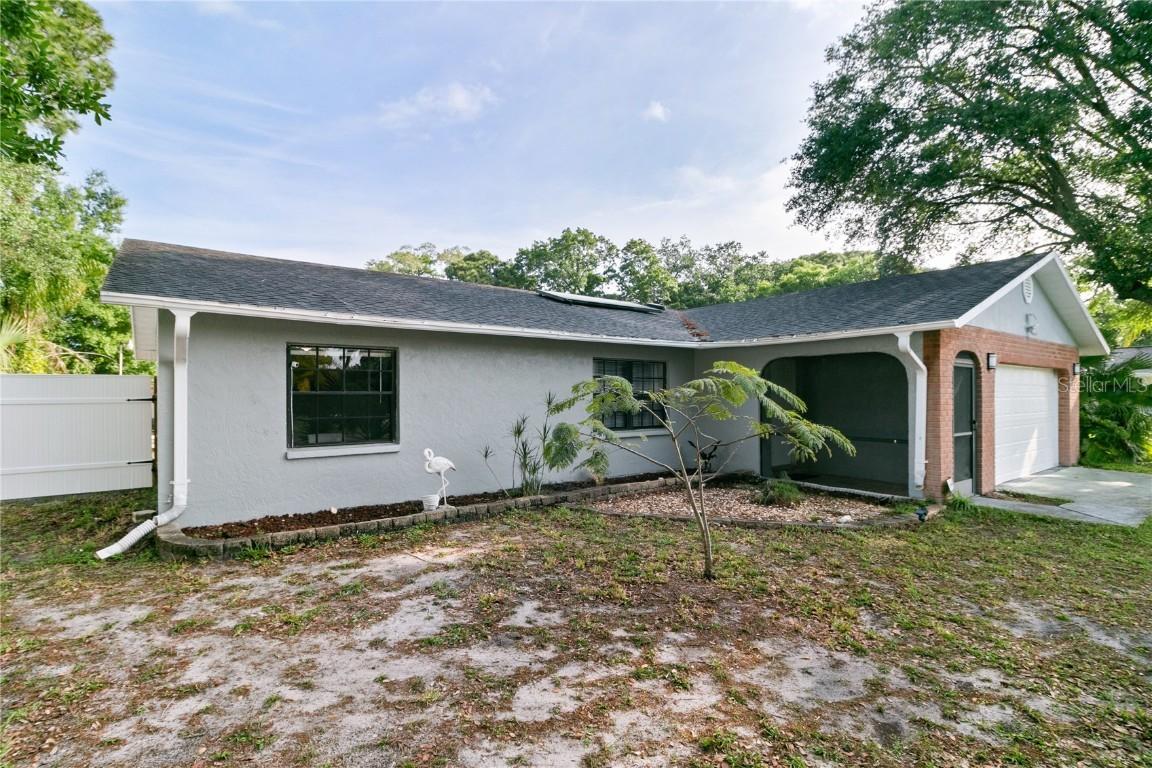 725 Winter Garden Dr., Sarasota, FL 34243