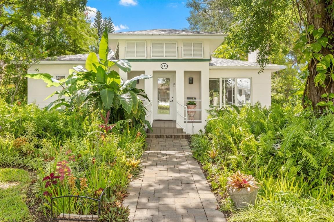 135 Aranda St., St Petersburg, FL 33704