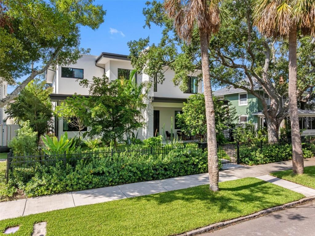 526 16th Ave., St Petersburg, FL 33704