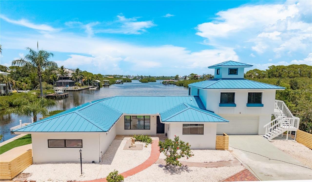 614 Betmor Ln., Palm Harbor, FL 34683