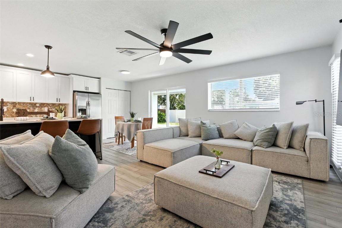 10302 Oakhaven Dr., Pinellas Park, FL 33782