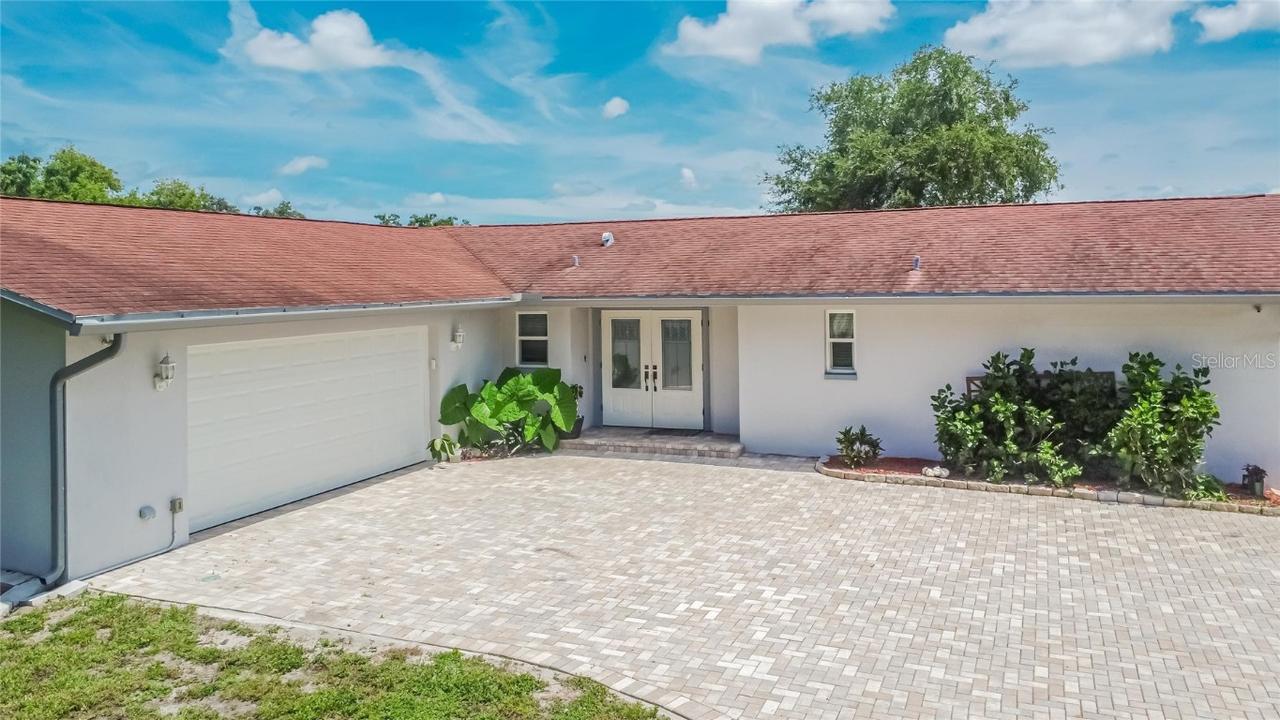 853 Seacrest Dr., Largo, FL 33771