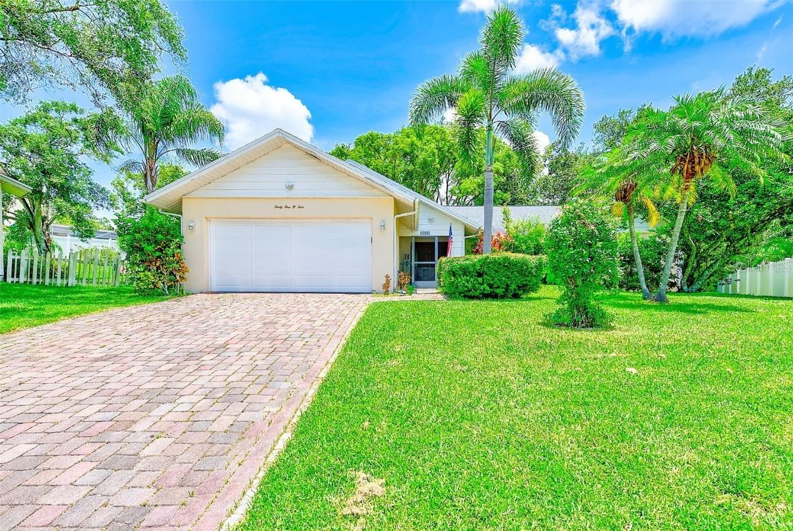3104 Hillside Ln., Safety Harbor, FL 34695