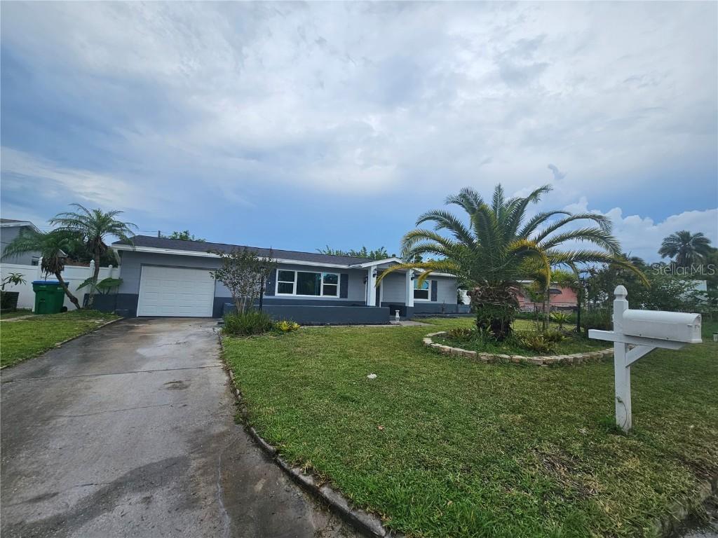4943 Lake Charles Dr., Kenneth City, FL 33709