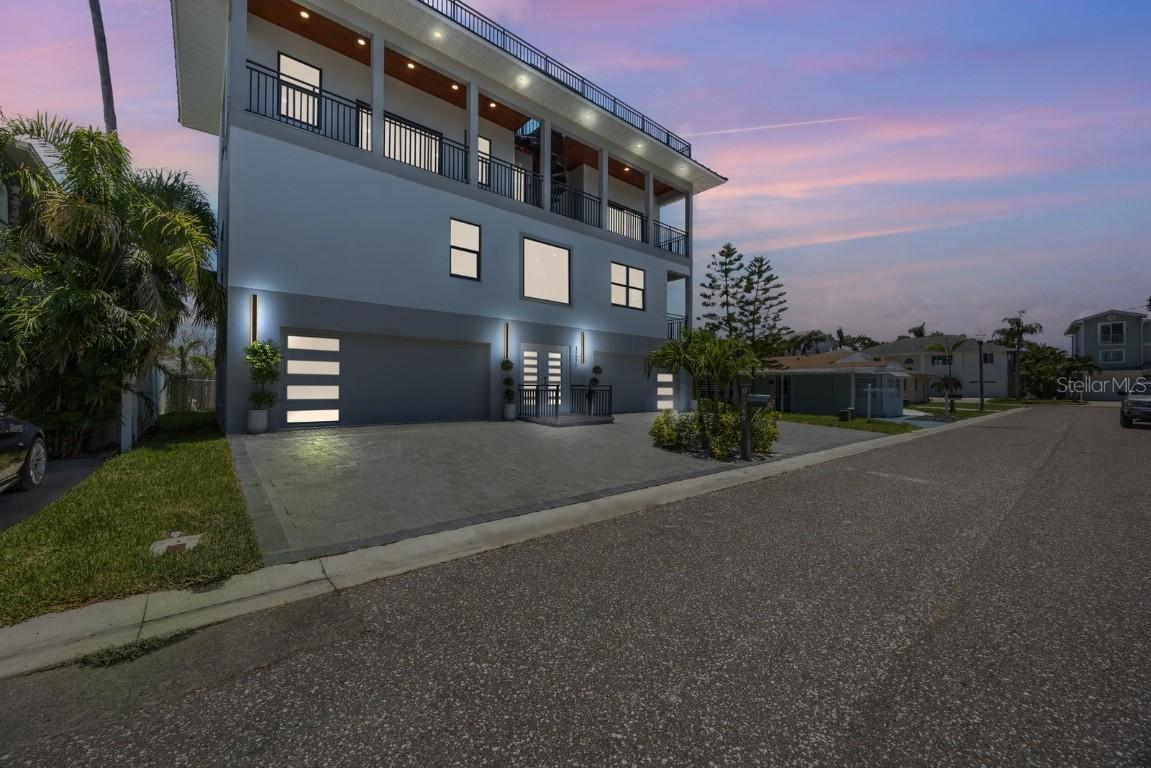 18077 3rd St., Redington Shores, FL 33708