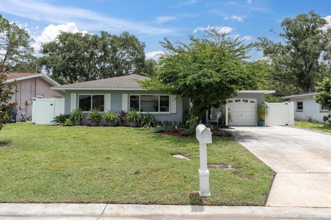 2009 Woodward Ave., Dunedin, FL 34698