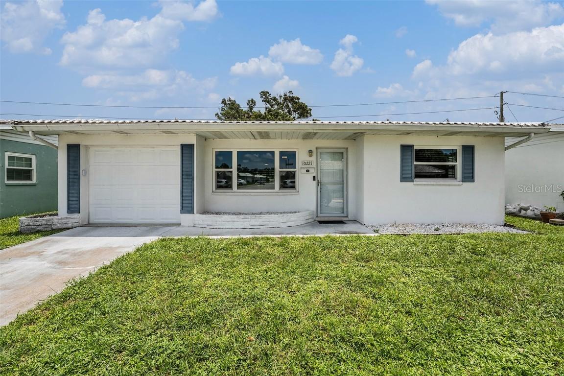 10221 Larchmont Pl. #12, Pinellas Park, FL 33782
