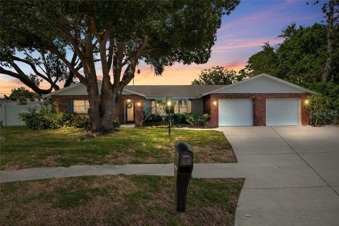 13623 97th Ter., Seminole, FL 33776