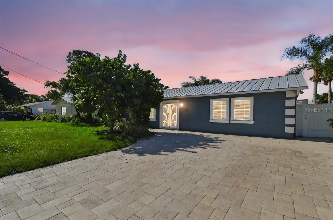 8708 Thornwood Ln., Tampa, FL 33615