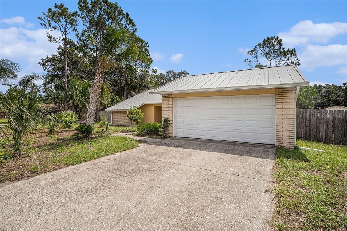 1902 Cedarbrooke Dr., Lutz, FL 33549