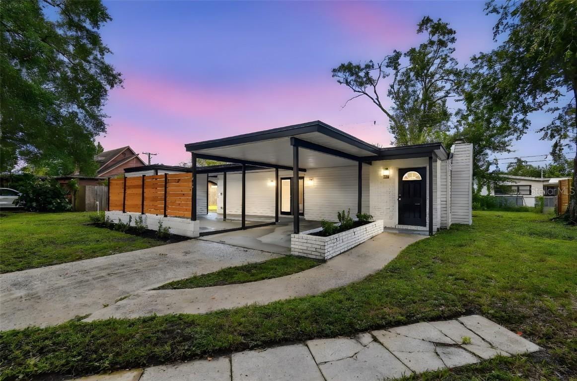 517 Broxburn Ave., Temple Terrace, FL 33617