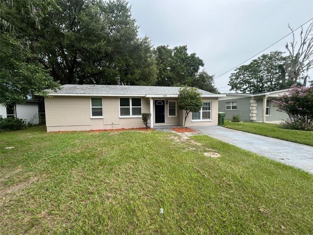 1108 Flamingo Dr., Leesburg, FL 34748