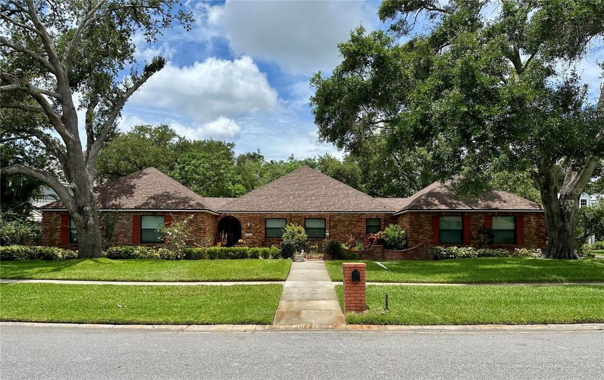 4405 Meadowwood Way, Tampa, FL 33618