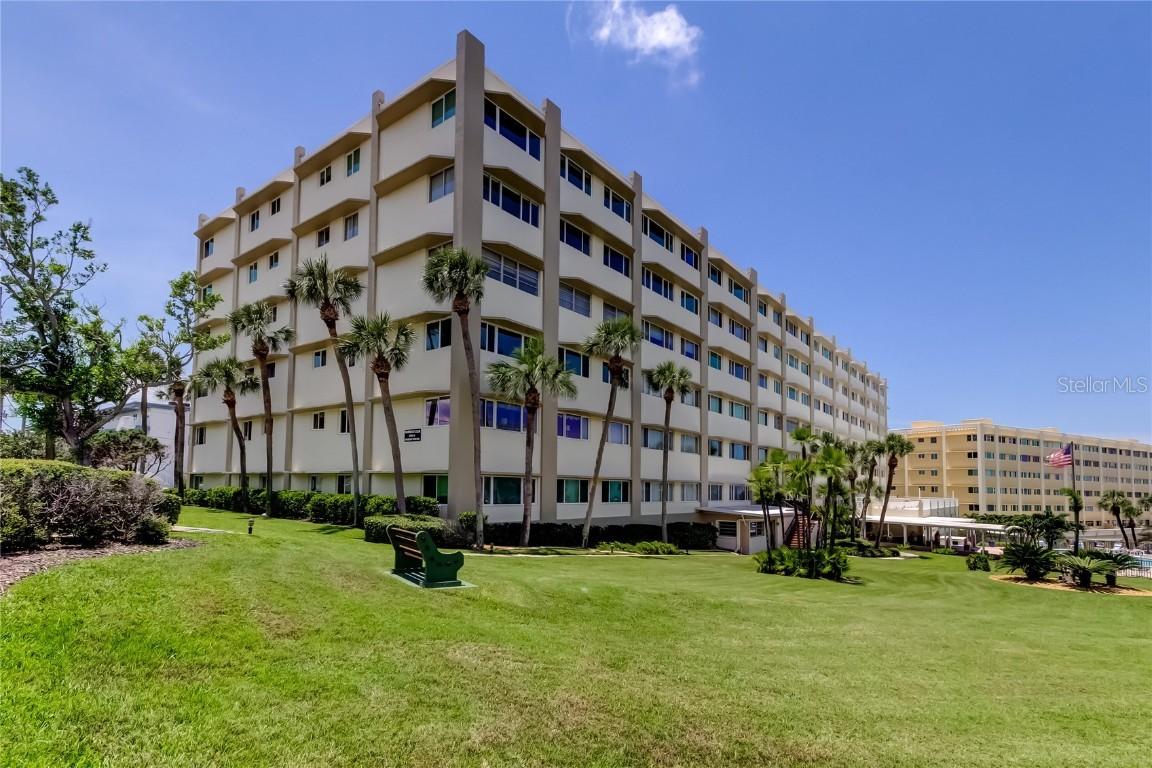 100 Bluff View Dr. #208A, Belleair Bluffs, FL 33770