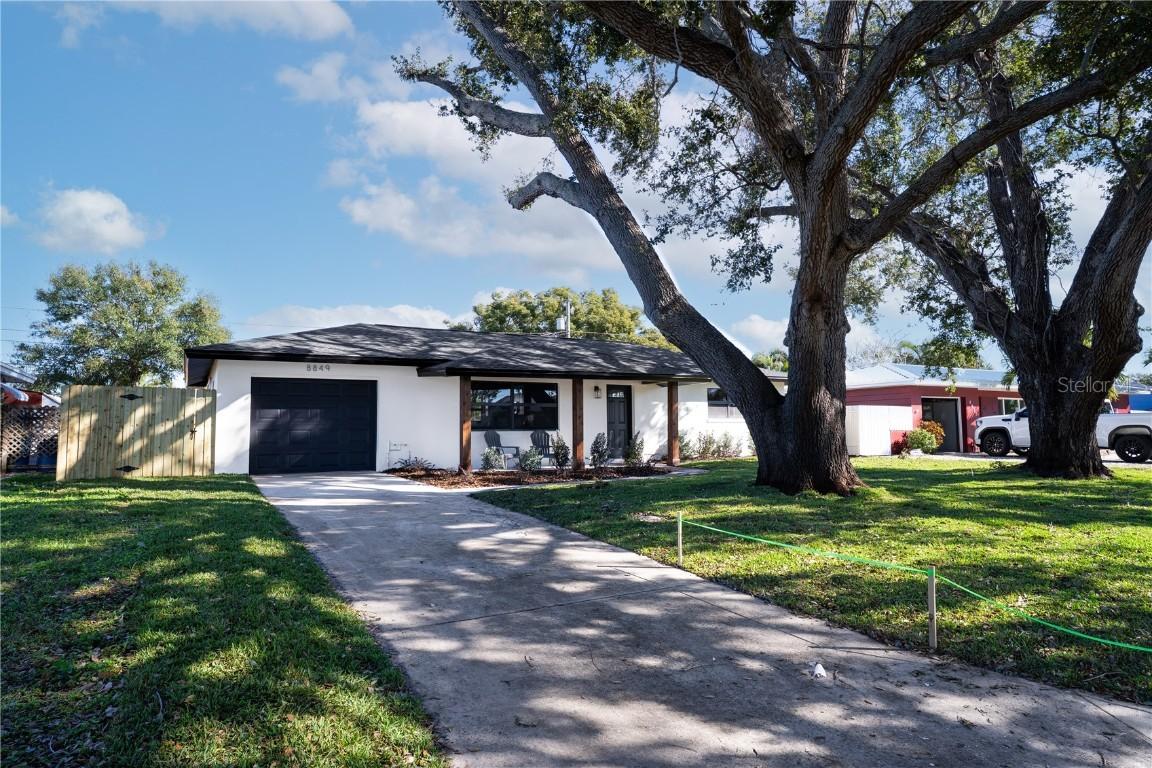 8849 109th Ln., Seminole, FL 33772