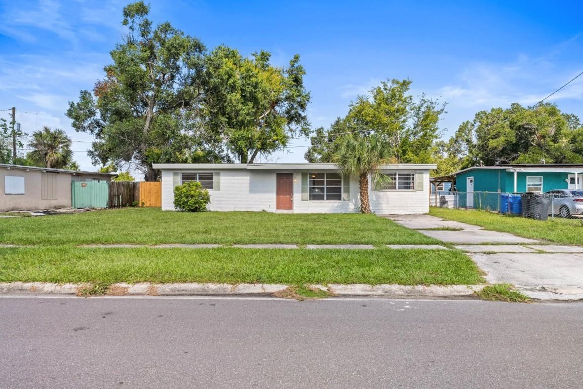 1413 Longwood Loop, Tampa, FL 33619