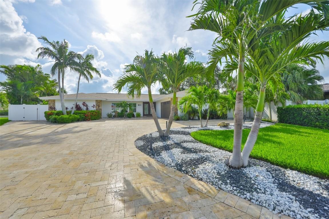 101 Poinciana Ln., Largo, FL 33770