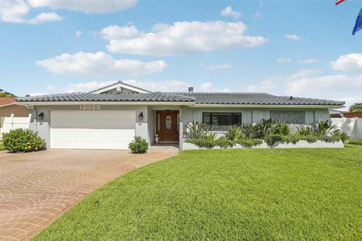 12099 Kay Dr., Seminole, FL 33772