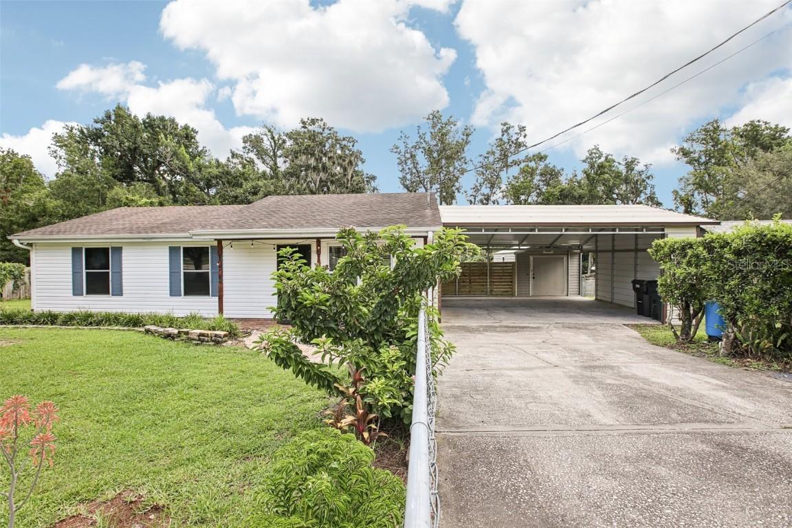 2165 Shady Acres Dr., Mulberry, FL 33860