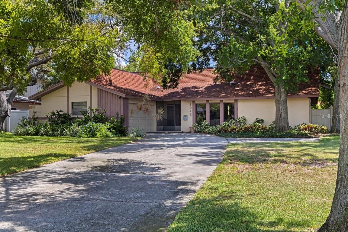 1942 Pinellas Point Dr., St Petersburg, FL 33712