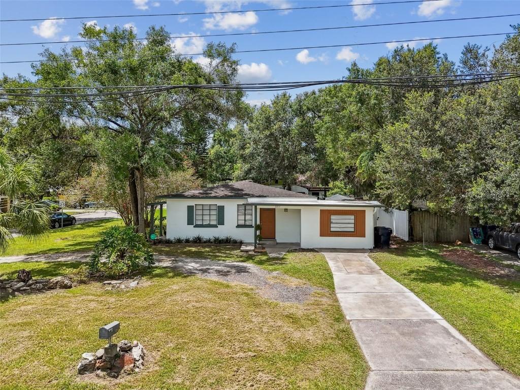 2211 E Hanna Ave., Tampa, FL 33610
