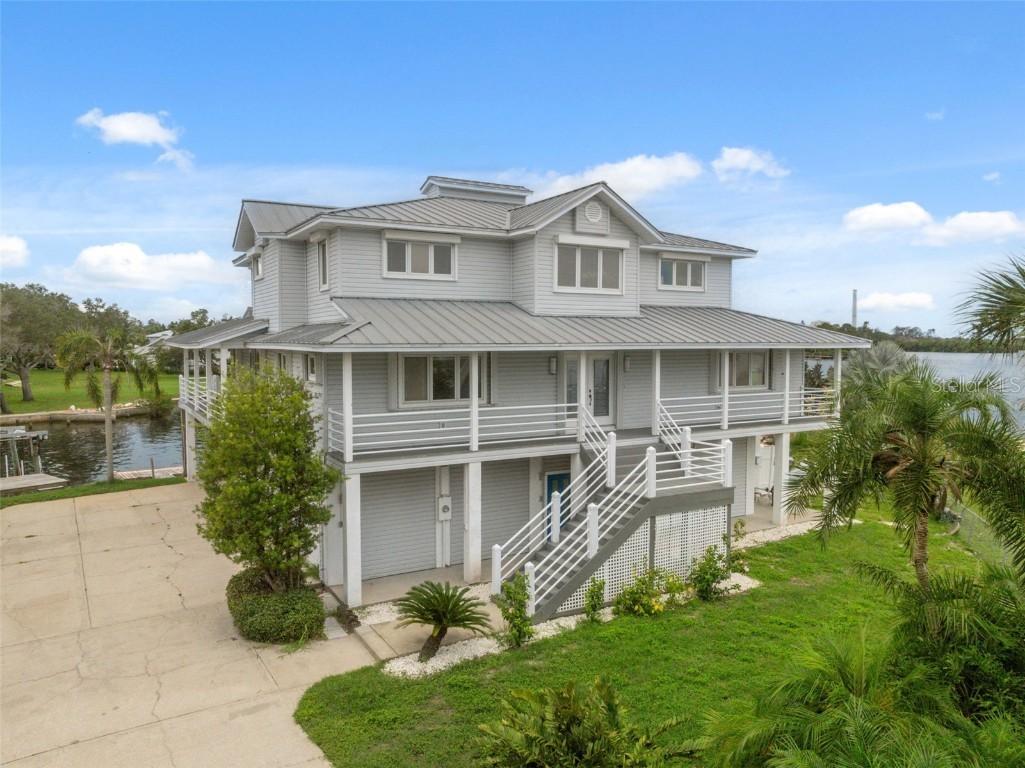 1906 Gulfview Dr., Holiday, FL 34691