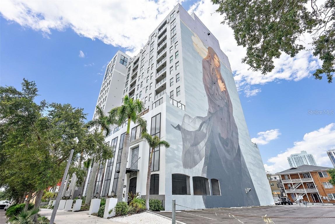 226 5th Ave. #1403, St Petersburg, FL 33701