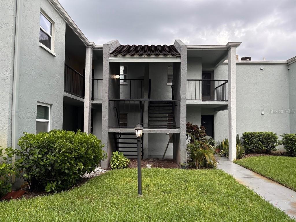 2850 Somerset Park Dr. #202, Tampa, FL 33613