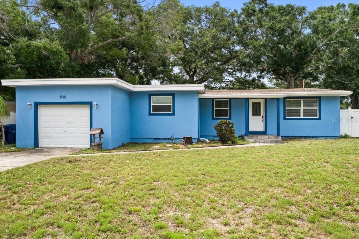 908 S Palm Dr., Largo, FL 33770