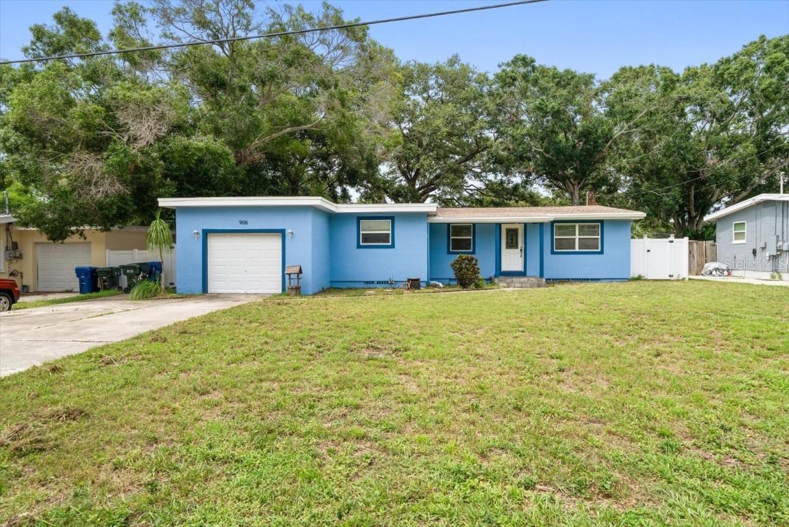 908 S Palm Dr., Largo, FL 33770