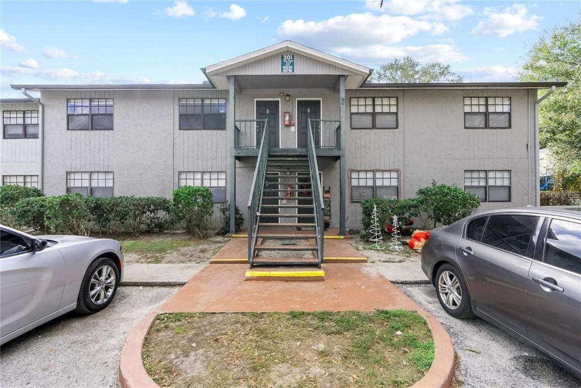 201 Pine Violet Ct. #202, Tampa, FL 33612