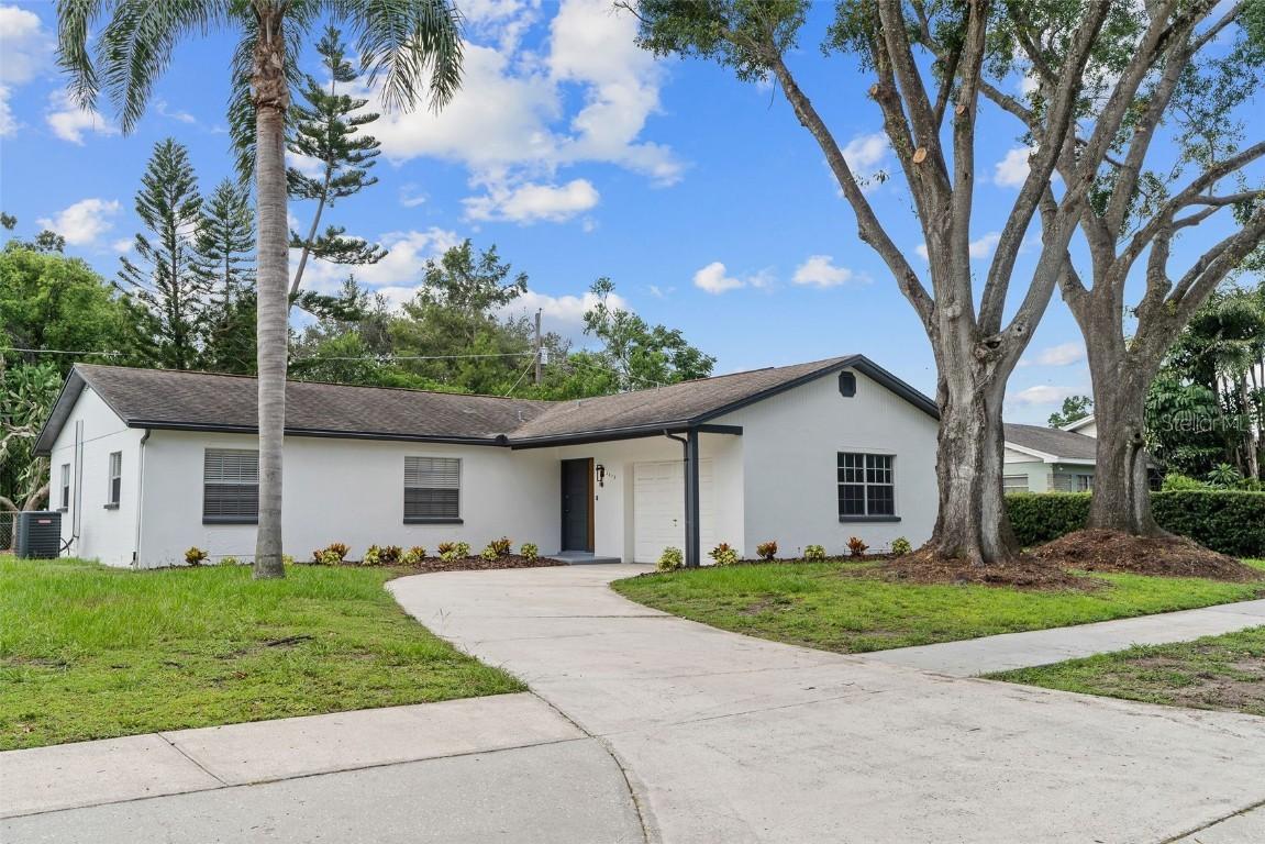2512 Lake Ellen Cir., Tampa, FL 33618