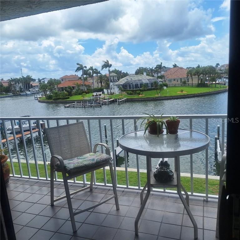 719 Pinellas Bayway #203, St Petersburg, FL 33715