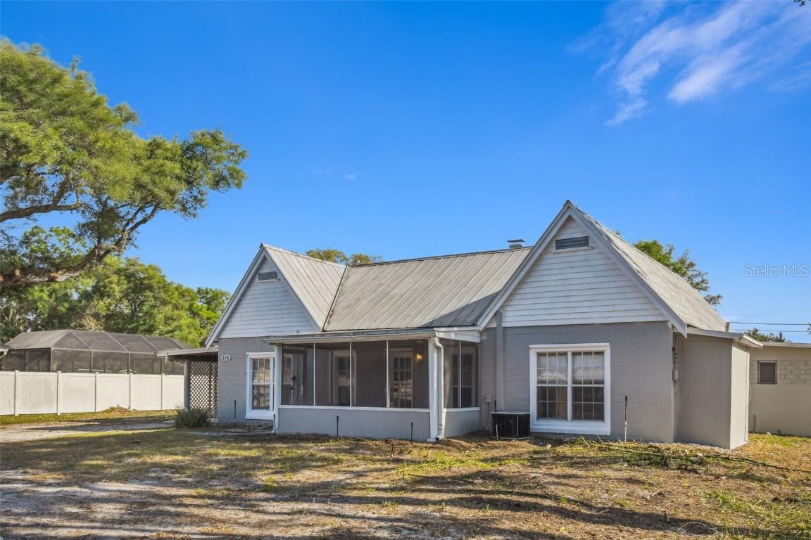 816 W Country Club Dr., Tampa, FL 33612