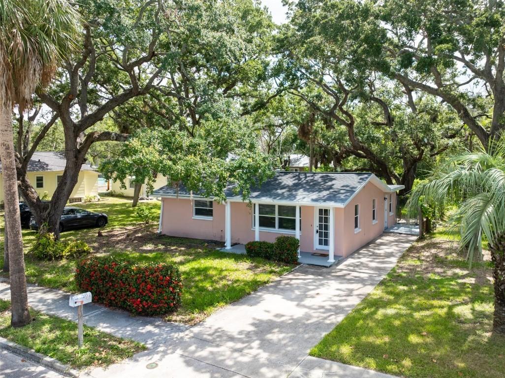 311 Banana St., Tarpon Springs, FL 34689