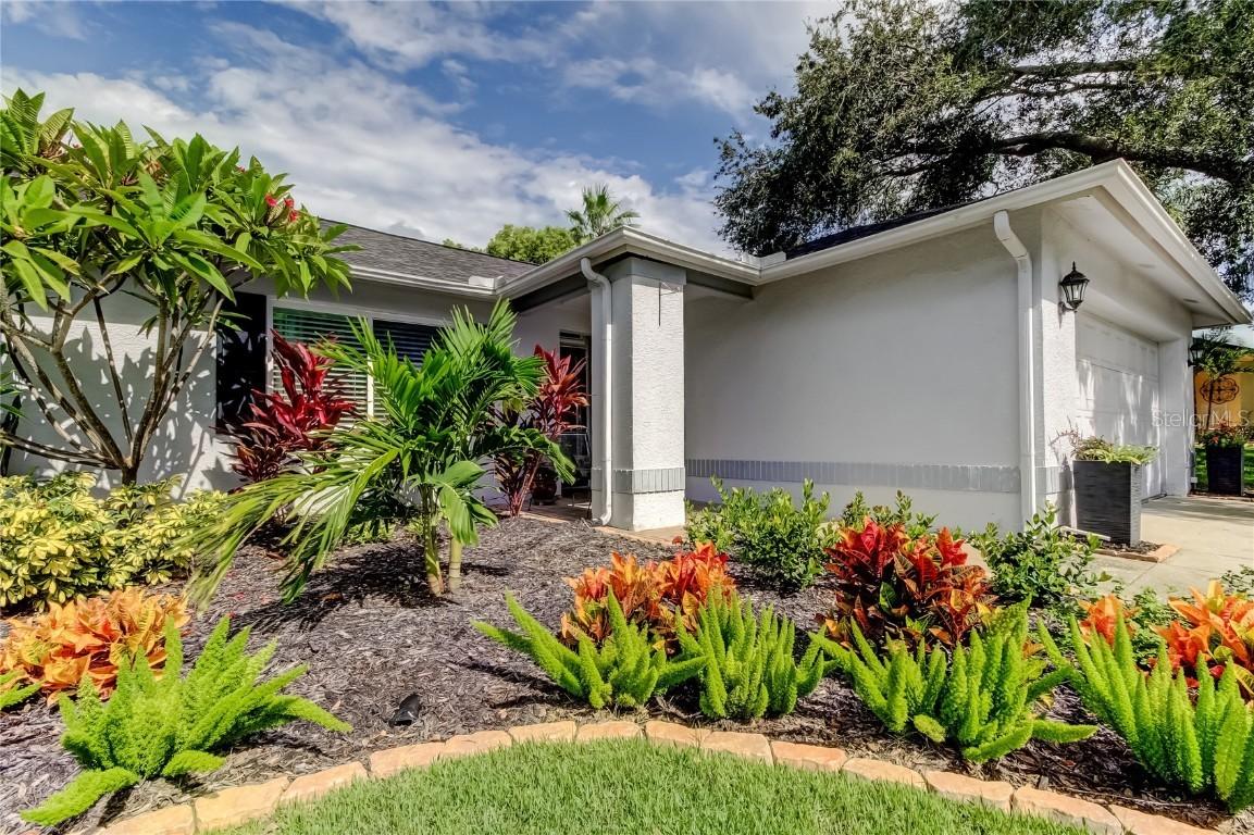 858 Harbor Cir., Palm Harbor, FL 34683