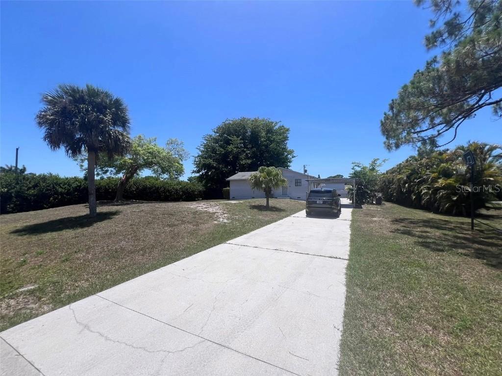 425 Southwest Blvd., Naples, FL 34113