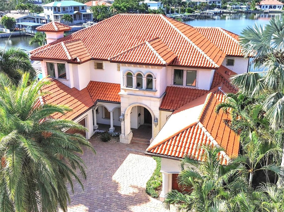 1097 Eden Isle Dr., St Petersburg, FL 33704