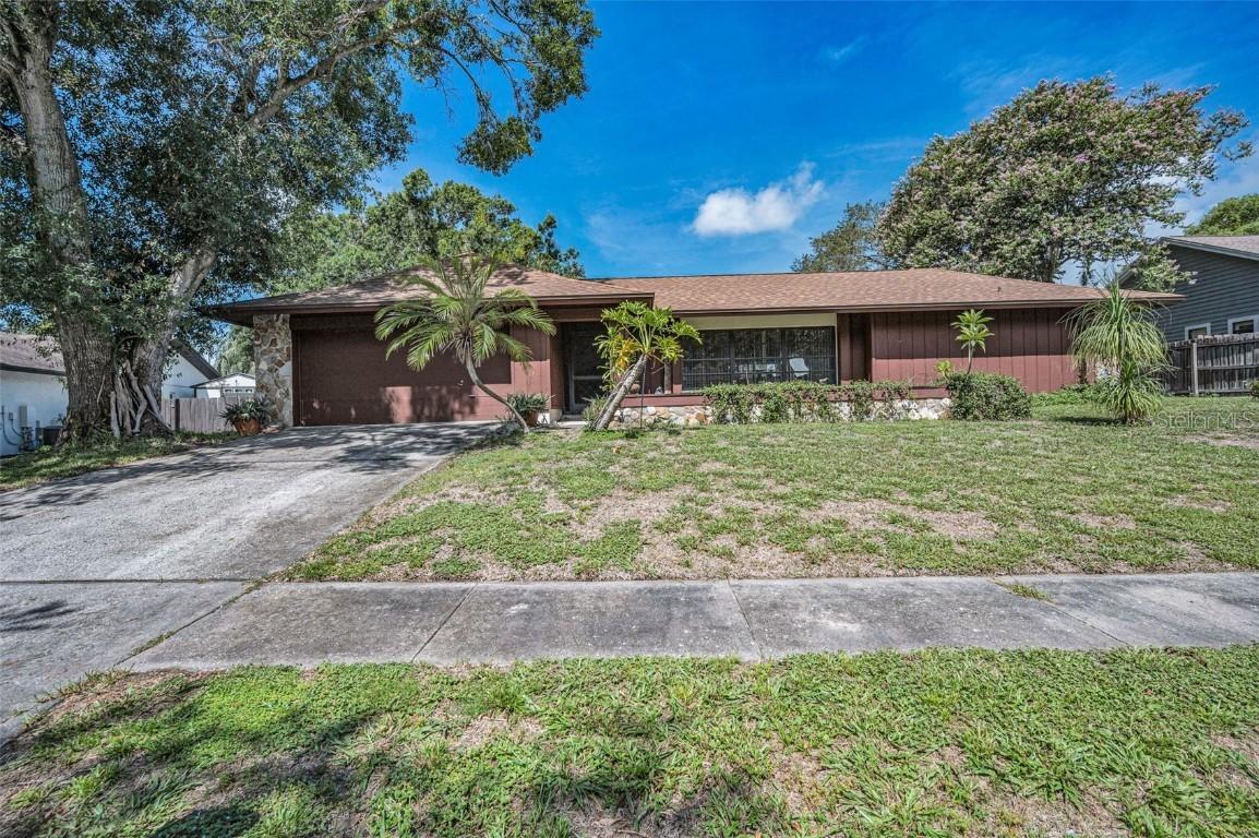 3040 Enisglen Dr., Palm Harbor, FL 34683