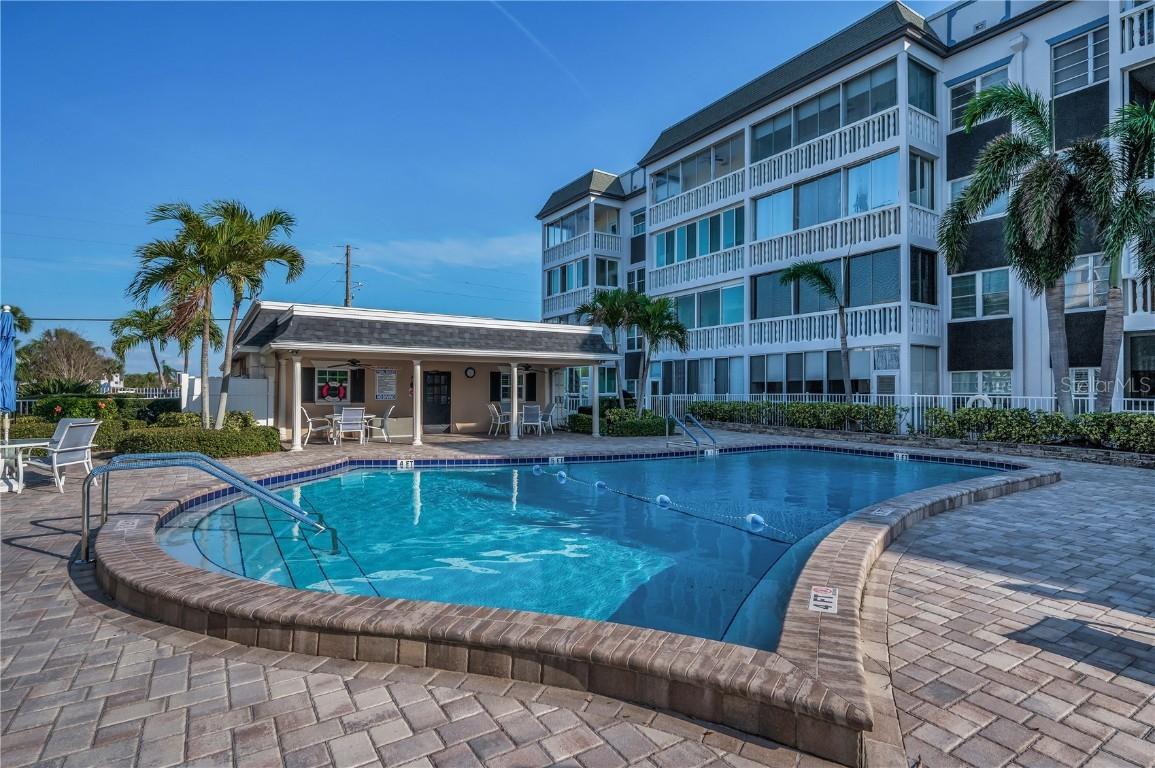 131 Bluff View Dr. #111, Belleair Bluffs, FL 33770