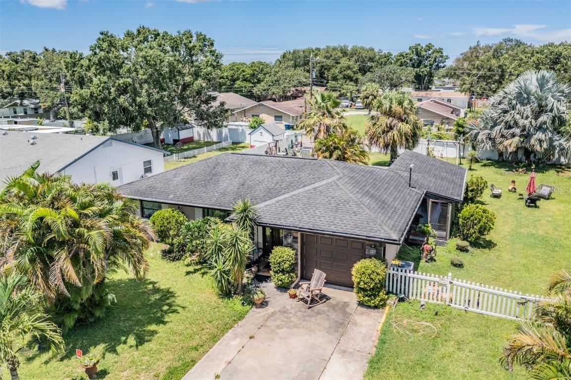 250 Lake Palms Dr., Largo, FL 33771
