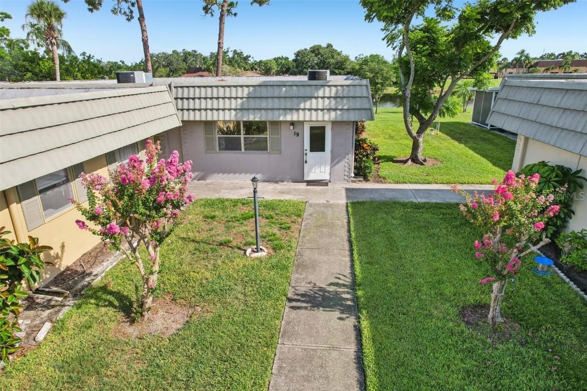 201 Kings Blvd. #19, Sun City Center, FL 33573