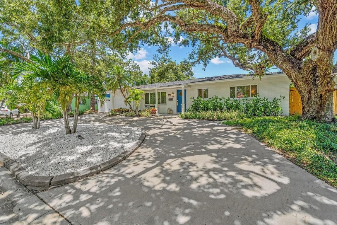 8263 27th Ave., St Petersburg, FL 33710