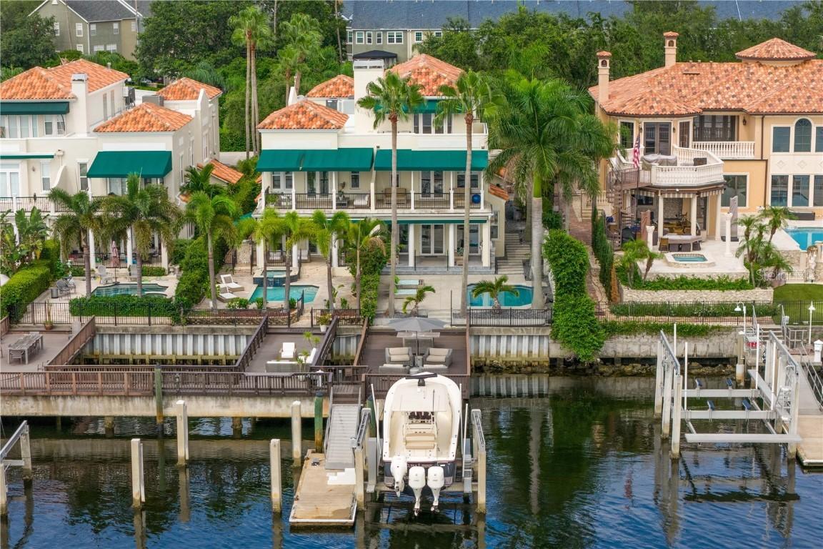 1155 Abbeys Way, Tampa, FL 33602