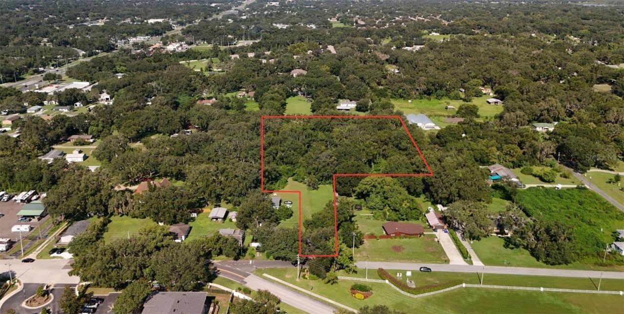 224 Old Mulrennan Rd., Valrico, FL 33594