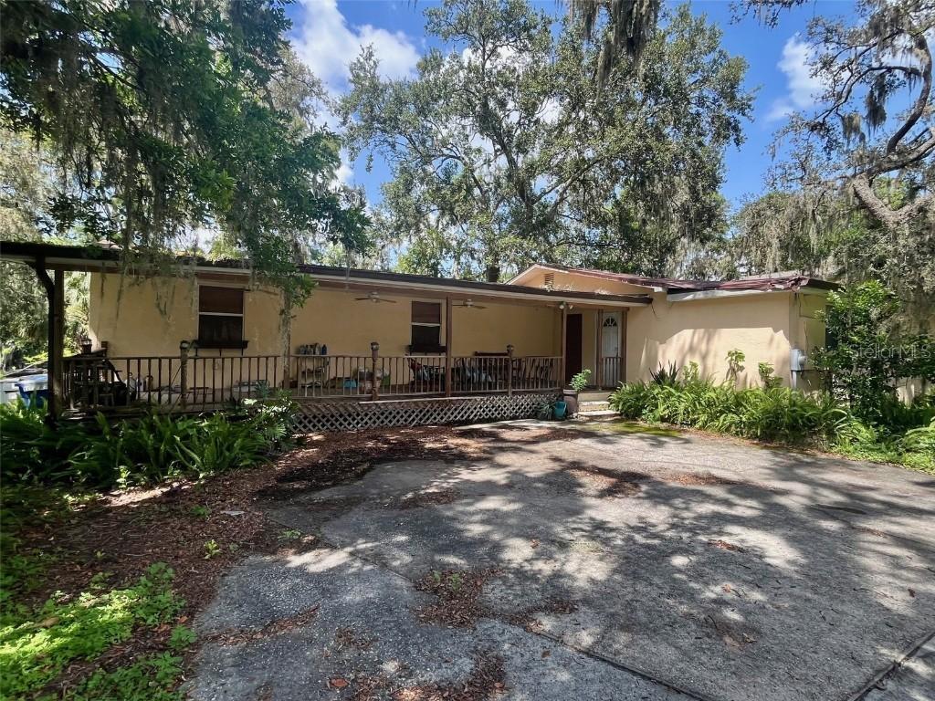 12025 Riverhills Dr., Temple Terrace, FL 33617
